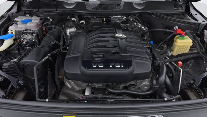 Volkswagen Touareg-Engine Bonet View