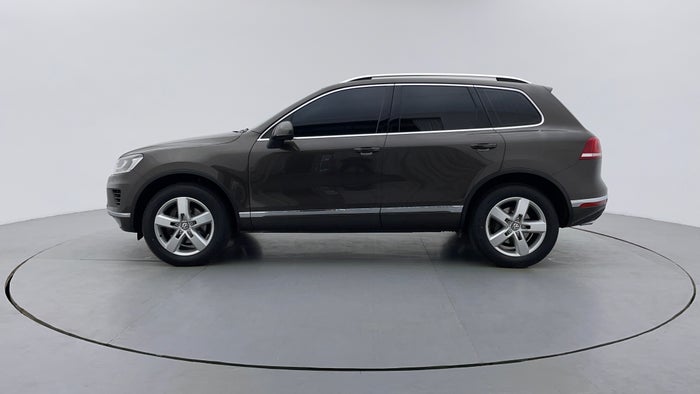 Volkswagen Touareg-Left Side View