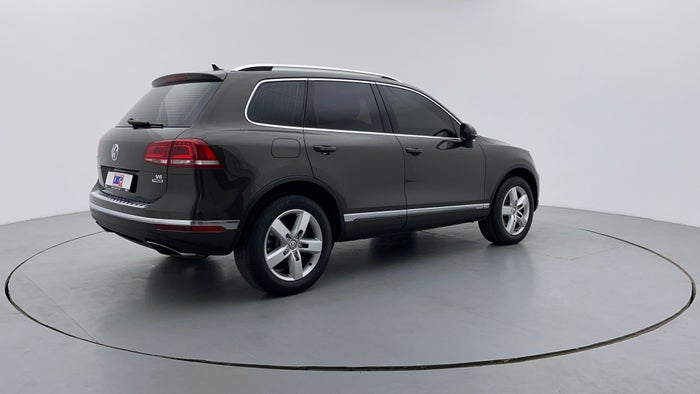 Volkswagen Touareg-Right Back Diagonal (45- Degree) View