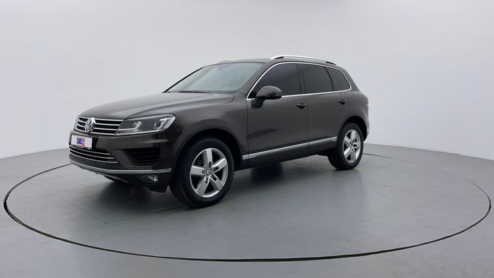 Volkswagen Touareg-Left Front Diagonal (45- Degree) View