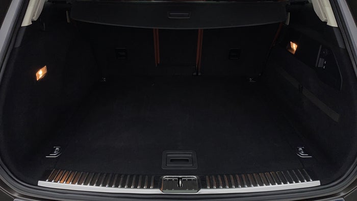 Volkswagen Touareg-Boot Inside View