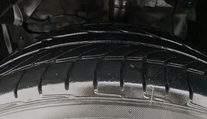 2017 Maruti Vitara Brezza VDI (O), Diesel, Manual, 1,21,082 km, Left Front Tyre Tread