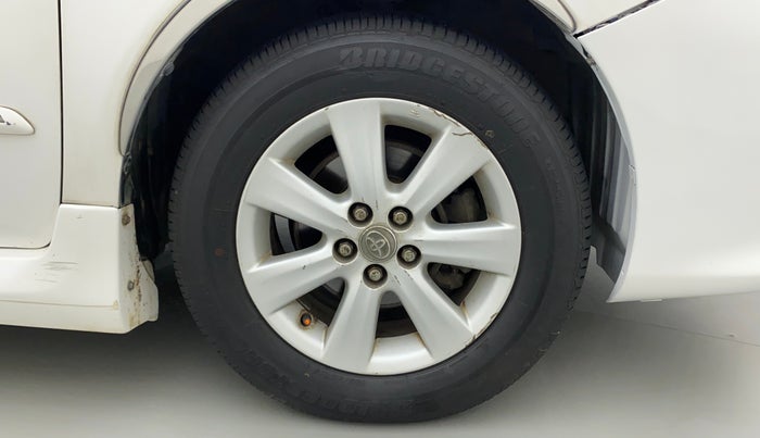2011 Toyota Corolla Altis G PETROL, Petrol, Manual, 70,565 km, Right Front Wheel