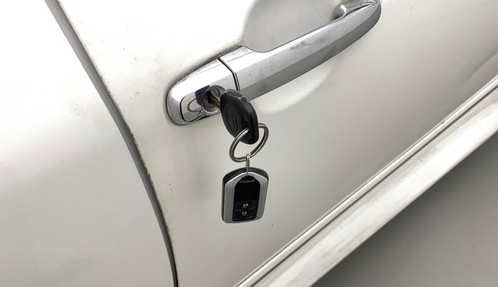 2011 Toyota Corolla Altis G PETROL, Petrol, Manual, 70,565 km, Lock system - Dork lock functional only from remote key