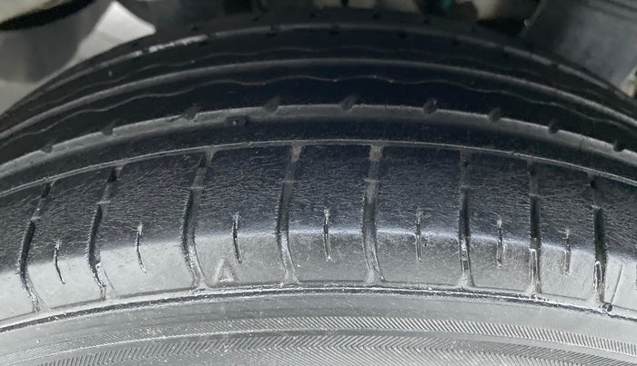 2014 Hyundai Eon ERA PLUS, Petrol, Manual, 73,587 km, Left Rear Tyre Tread