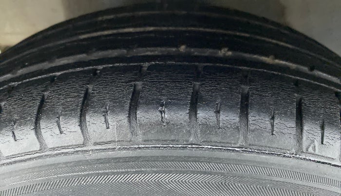 2014 Hyundai Eon ERA PLUS, Petrol, Manual, 73,587 km, Left Front Tyre Tread