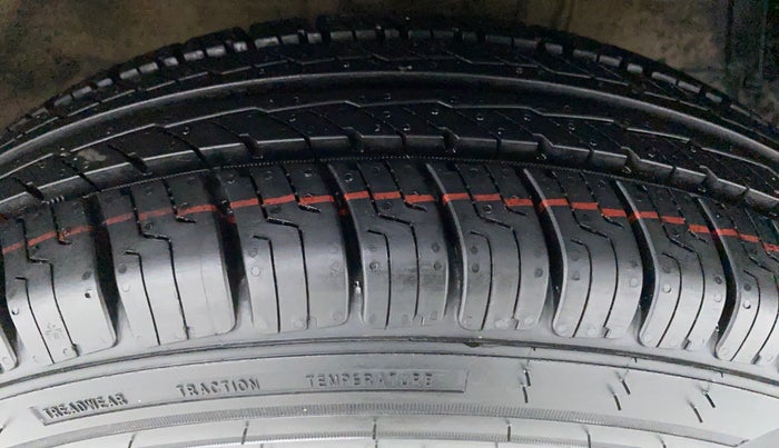 2014 Maruti Swift VXI D, Petrol, Manual, 22,197 km, Right Front Tyre Tread