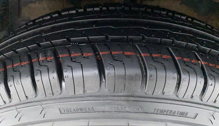 2014 Maruti Swift VXI D, Petrol, Manual, 22,197 km, Left Front Tyre Tread