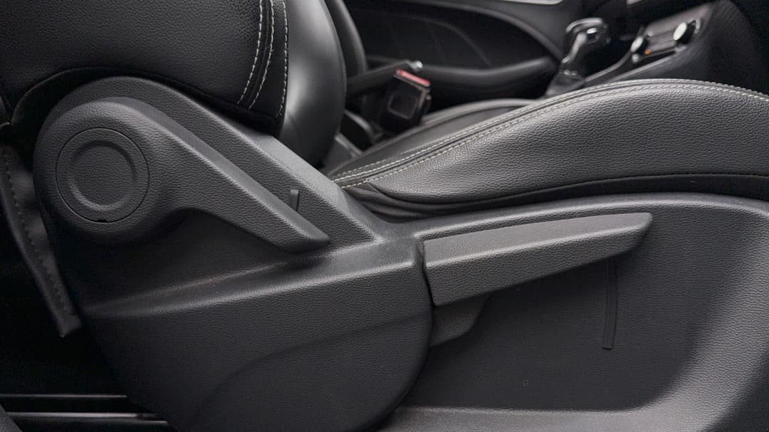 2019 MG ZS Essence, Automatic, 101254 km, Drivers Side Adjustment Panel