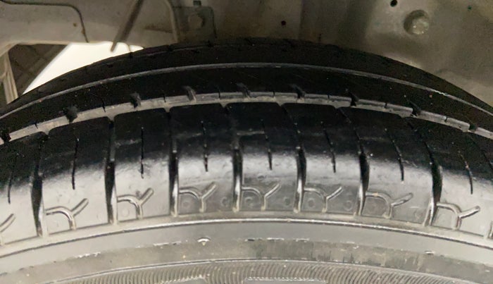 2015 Hyundai Eon D-LITE+, Petrol, Manual, 49,328 km, Right Rear Tyre Tread