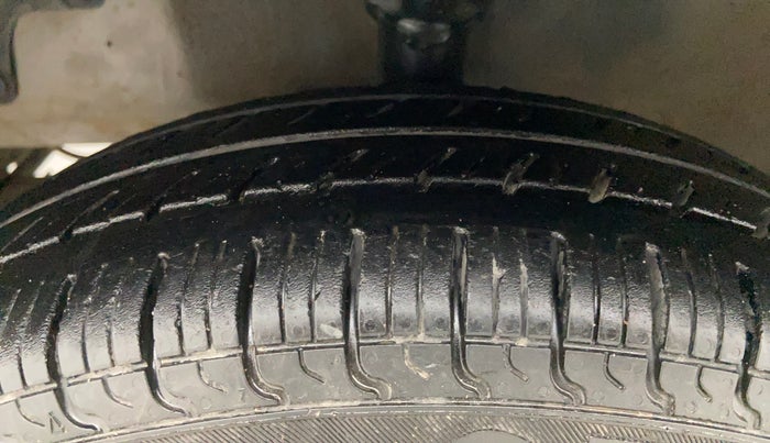 2015 Hyundai Eon D-LITE+, Petrol, Manual, 49,328 km, Left Front Tyre Tread