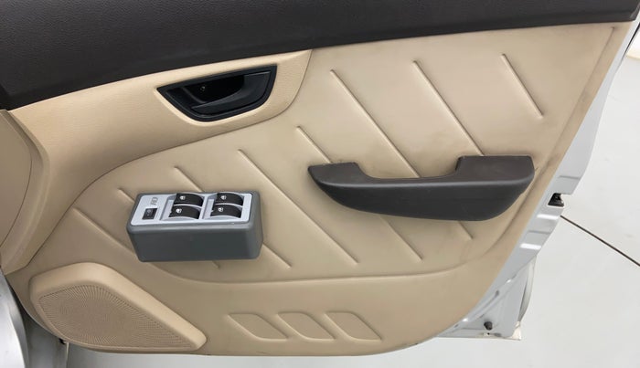 2015 Hyundai Eon D-LITE+, Petrol, Manual, 49,328 km, Driver Side Door Panels Control