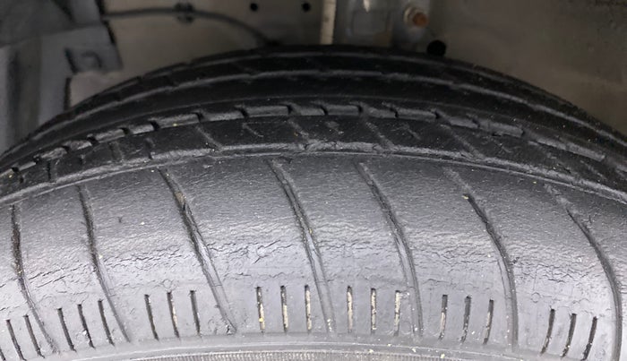 2016 Maruti Swift ZXI D, Petrol, Manual, 51,933 km, Left Front Tyre Tread