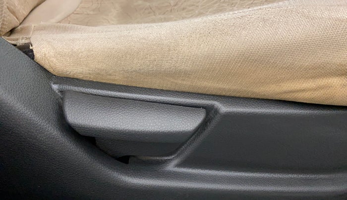2014 Hyundai Eon MAGNA +, Petrol, Manual, 51,722 km, Driver Side Adjustment Panel