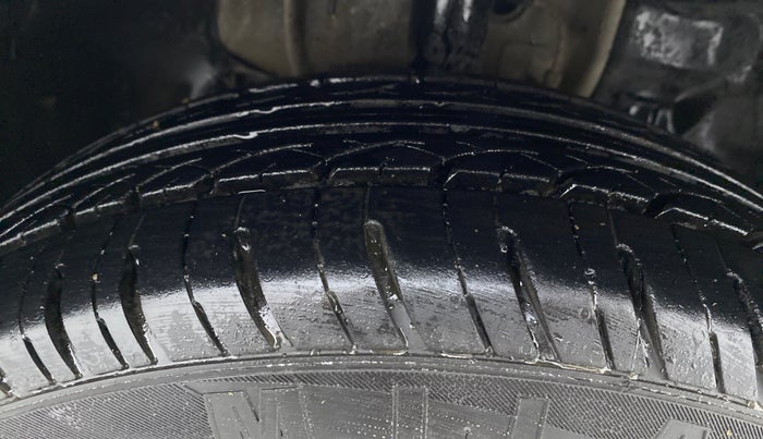 2016 Tata Tiago XT PETROL, CNG, Manual, 68,178 km, Right Front Tyre Tread