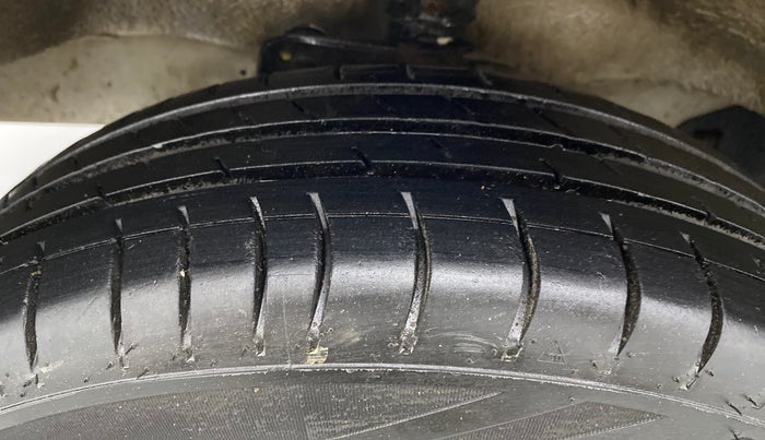 2019 Maruti Eeco 5 STR WITH A/C+HTR, Petrol, Manual, 86,434 km, Left Front Tyre Tread