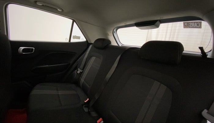 2022 Hyundai VENUE SX 1.5 CRDI, Diesel, Manual, 34,263 km, Right Side Rear Door Cabin