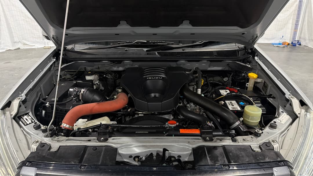 2020 Isuzu MU-X Ls-m (4x2), Automatic, 107135 km, Open Bonnet (Engine)