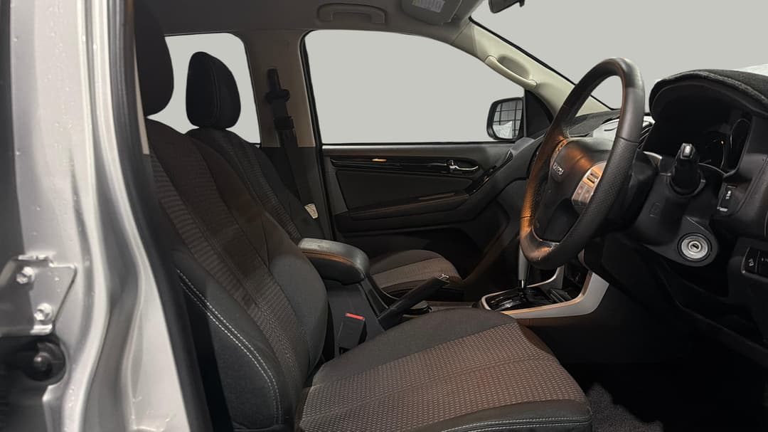 2020 Isuzu MU-X Ls-m (4x2), Automatic, 107135 km, Right Side Front Door Cabin View