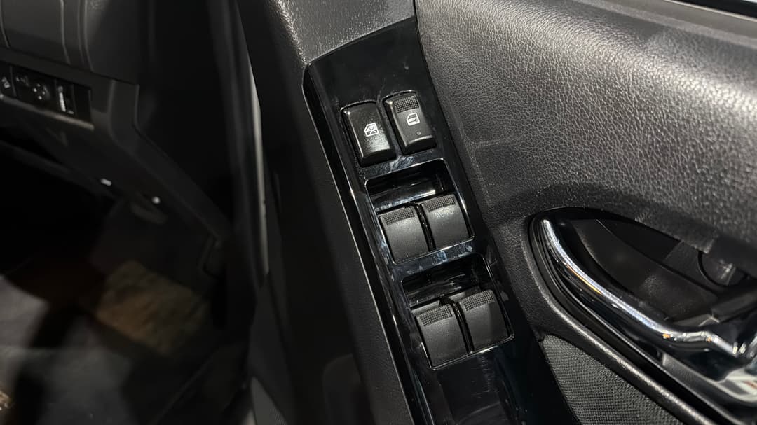 2020 Isuzu MU-X Ls-m (4x2), Automatic, 107135 km, Drivers Side Door Panel Controls