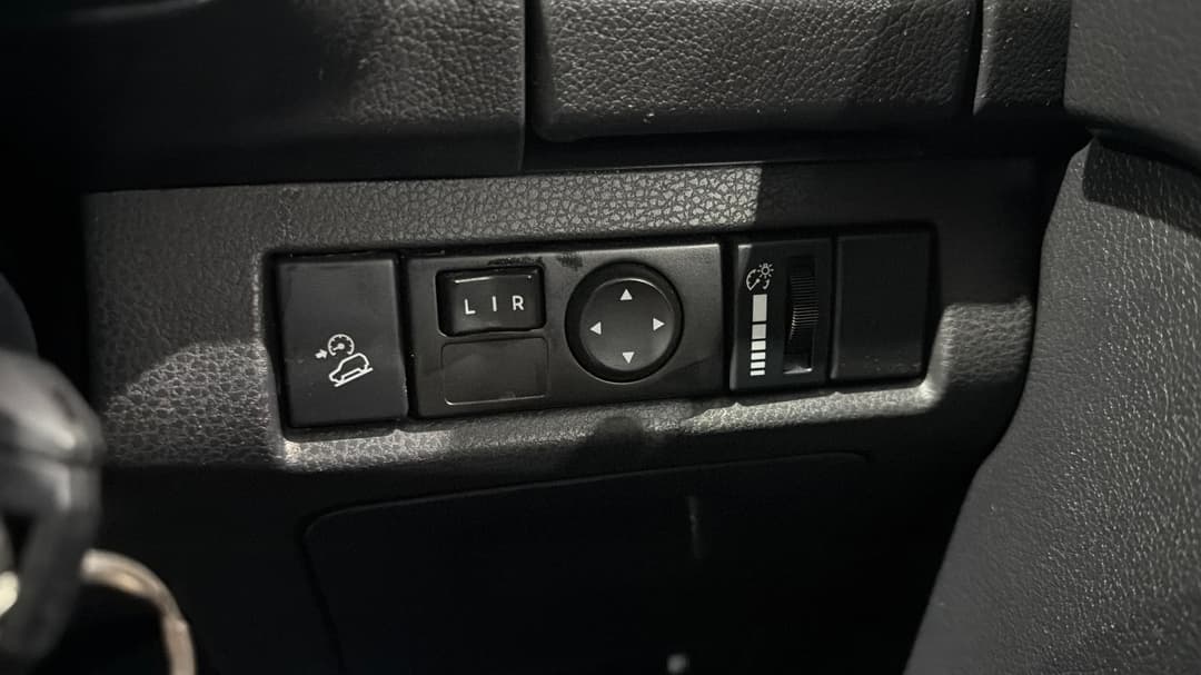2020 Isuzu MU-X Ls-m (4x2), Automatic, 107135 km, Utility Switches/Buttons