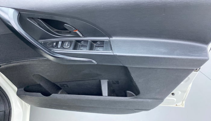 2019 Mahindra XUV500 W5 FWD, Diesel, Manual, 3,095 km, Driver Side Door Panels Control