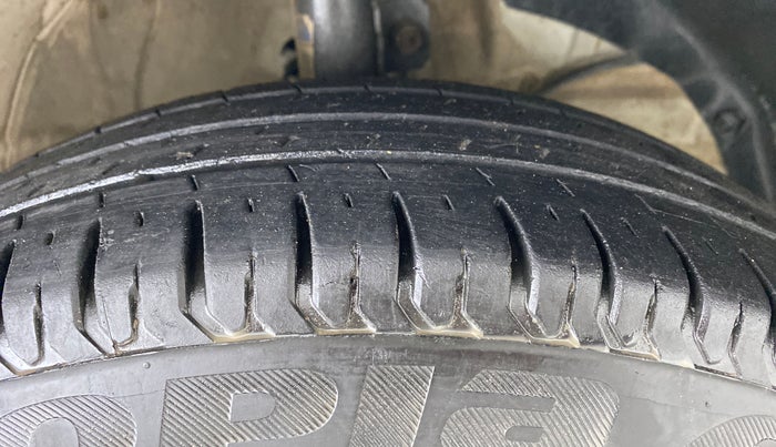2019 Maruti Swift LXI, Petrol, Manual, 49,661 km, Right Front Tyre Tread