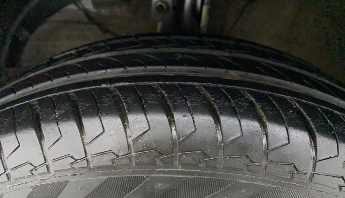 2021 Maruti Swift VXI, Petrol, Manual, 22,975 km, Left Front Tyre Tread