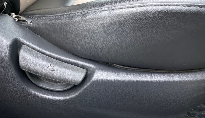 2018 Hyundai Grand i10 SPORTZ O 1.2, Petrol, Manual, 21,482 km, Driver Side Adjustment Panel