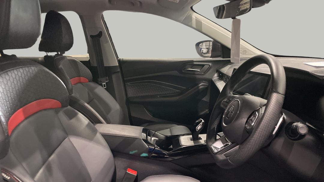 2025 MG Mg5 Essence, Automatic, 11203 km, Right Side Front Door Cabin View