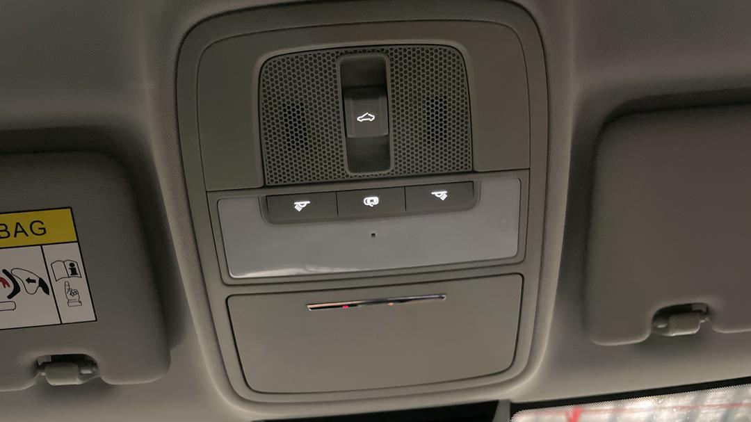 2025 MG Mg5 Essence, Automatic, 11203 km, On-Roof Controls/Sunglass holder