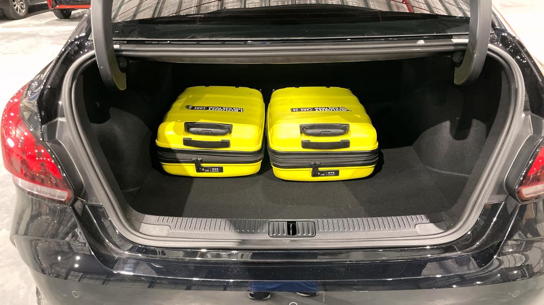 2025 MG Mg5 Essence, Automatic, 11203 km, Boot Inside View with Luggage