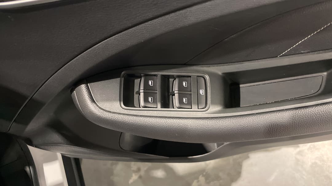 2022 MG ZS Excite, Automatic, 65668 km, Drivers Side Door Panel Controls