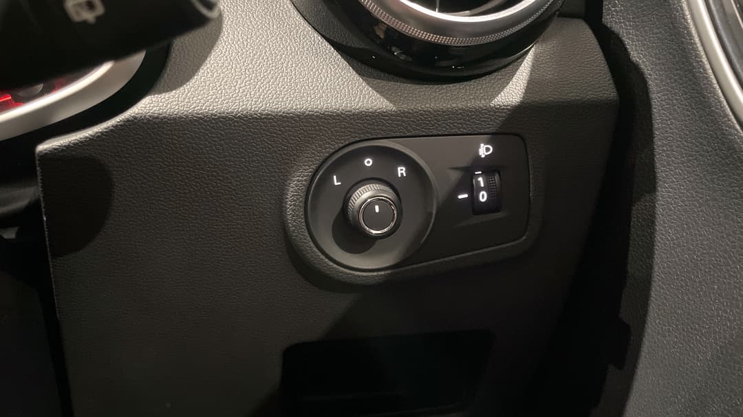 2022 MG ZS Excite, Automatic, 65668 km, Utility Switches/Buttons