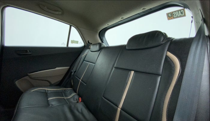 2016 Hyundai Grand i10 MAGNA 1.2 KAPPA VTVT, CNG, Manual, 82,084 km, Right Side Rear Door Cabin