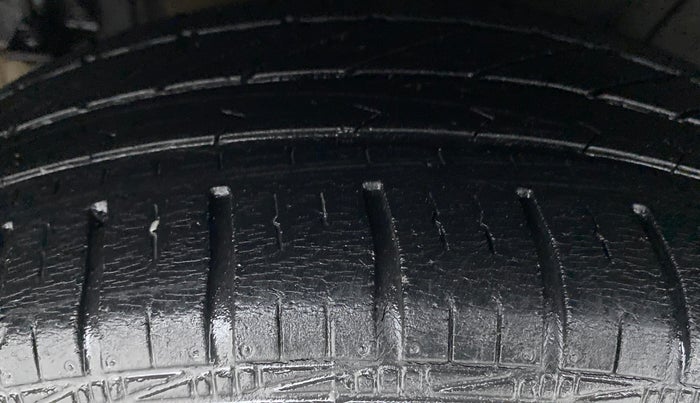 2015 Hyundai Xcent S 1.2, Petrol, Manual, 44,847 km, Right Rear Tyre Tread