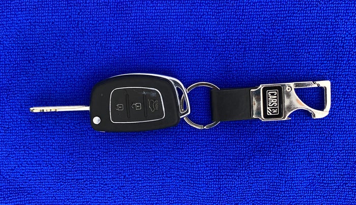 2015 Hyundai Xcent S 1.2, Petrol, Manual, 44,847 km, Key Close Up