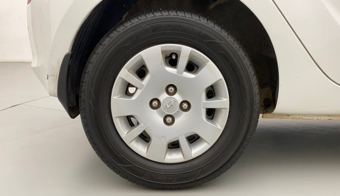 2012 Hyundai i20 MAGNA (O) 1.4 CRDI, Diesel, Manual, 1,21,728 km, Right Rear Wheel