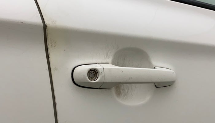 2012 Hyundai i20 MAGNA (O) 1.4 CRDI, Diesel, Manual, 1,21,728 km, Driver-side door - Minor scratches