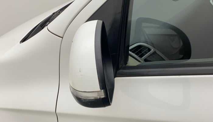 2012 Hyundai i20 MAGNA (O) 1.4 CRDI, Diesel, Manual, 1,21,728 km, Left rear-view mirror - Mirror motor not working