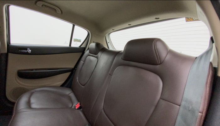 2012 Hyundai i20 MAGNA (O) 1.4 CRDI, Diesel, Manual, 1,21,728 km, Right Side Rear Door Cabin
