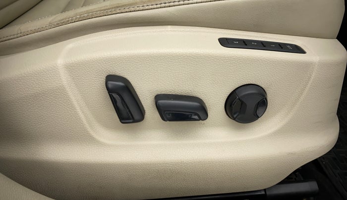 2015 Skoda Octavia ELEGANCE 1.8 TSI AT, Petrol, Automatic, 92,413 km, Driver Side Adjustment Panel