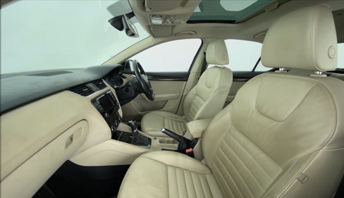 2015 Skoda Octavia ELEGANCE 1.8 TSI AT, Petrol, Automatic, 92,413 km, Right Side Front Door Cabin