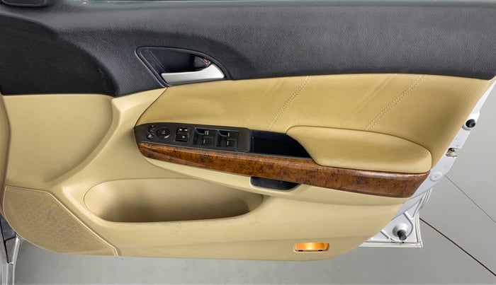 2011 Honda Accord 2.4L I-VTEC MT, Petrol, Manual, 77,475 km, Driver Side Door Panels Control