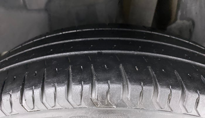 2019 Maruti Swift VXI AMT, Petrol, Automatic, 43,929 km, Left Rear Tyre Tread