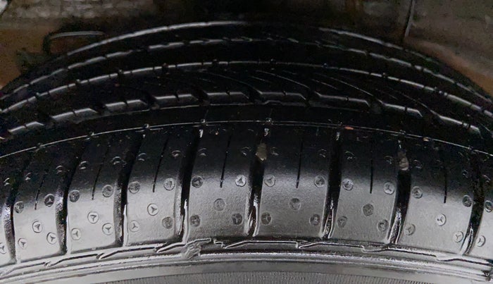 2015 Hyundai i20 Active 1.4 SX, Diesel, Manual, 1,43,498 km, Right Rear Tyre Tread