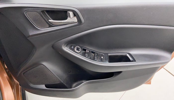 2015 Hyundai i20 Active 1.4 SX, Diesel, Manual, 1,43,498 km, Driver Side Door Panels Control