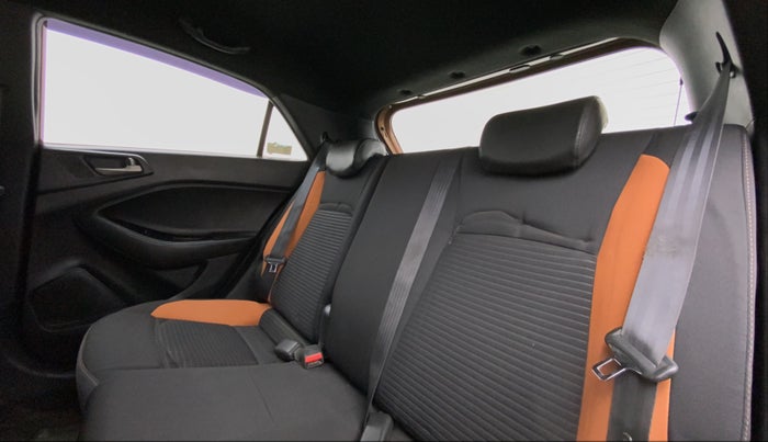 2015 Hyundai i20 Active 1.4 SX, Diesel, Manual, 1,43,498 km, Right Side Rear Door Cabin