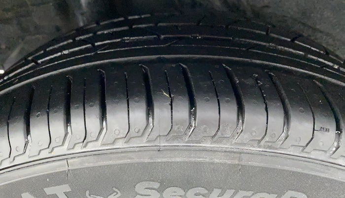 2018 Hyundai Verna 1.6 SX VTVT, Petrol, Manual, 18,889 km, Right Rear Tyre Tread