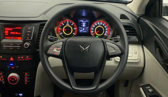 2022 Mahindra XUV300 W6 1.5 DIESEL AMT, Diesel, Automatic, 11,105 km, Steering Wheel Close Up